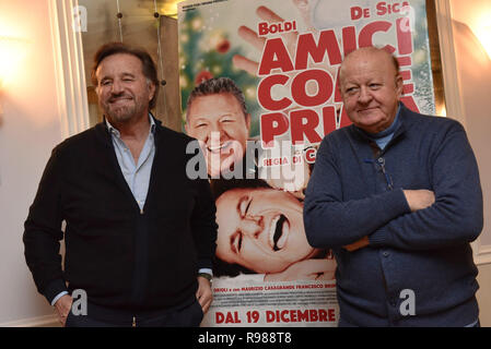 Neapel, Italien. 20. Dez 2018. Neapel, Italien. 20 Dez, 2018. (L) Christian De Sica und Massimo Boldi (R) während der fotoauftrag der italienischen Film "Amici Prima" in Napoli kommen im Hotel Vesuvio Quelle: PACIFIC PRESS/Alamy Live News Credit: Paola Visone/Pacific Press/Alamy leben Nachrichten Stockfoto