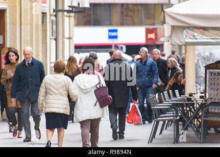 BARCELONA - 18. Dezember 2018: die Passeig de Gràcia im Eixample-Viertel von Barcelona, Katalonien, Spanien, am 18. Dezember 2018 Stockfoto