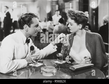 Original Film Titel: NOW, Voyager. Englischer Titel: Nun, Voyager. Jahr: 1942. Regie: IRVING RAPPER. Stars: BETTE DAVIS, PAUL HENREID. Quelle: WARNER BROTHERS/Album Stockfoto