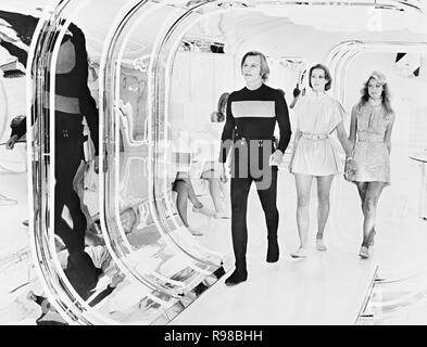 Original Film Titel: LOGAN'S RUN". Englischer Titel: LOGAN'S RUN". Jahr: 1976. Regie: Michael Anderson. Stars: MICHAEL YORK, Farrah Fawcett; Jenny Agutter. Credit: M.G.M/Album Stockfoto