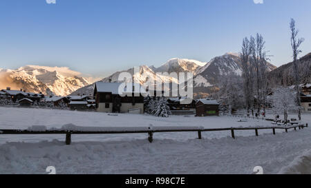 Courchevel, Le Praz, 1300 m, Dorf in den 3 Vallées, Les Trois Vallees, Rhone Alpes, Savoie, Frankreich, Ski Resort, Französische Alpen Stockfoto