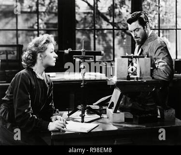 Original Film Titel: MADAME CURIE. Englischer Titel: MADAME CURIE. Jahr: 1943. Regie: MERVYN LEROY. Stars: GREER GARSON; WALTER PIDGEON. Credit: M.G.M/Album Stockfoto