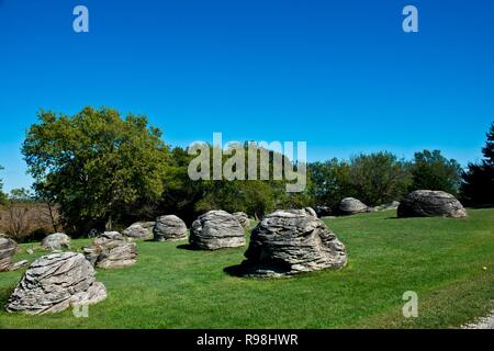 Kansas, Minneapolis, Rock City Park, einzigartige Felsen und Verteilung Stockfoto