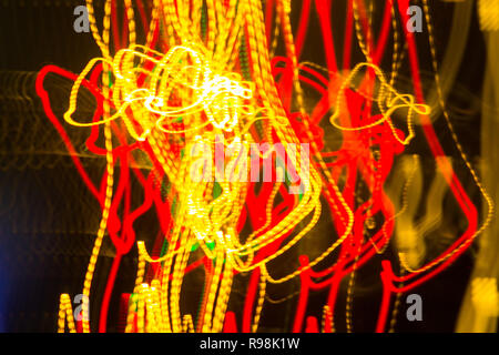 Ein kühler Glühlampe Aufnahme auf einer Autobahn bei Nacht Stockfoto