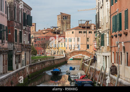 Venedig, Italien, 23. März, 2018: Tag Blick auf der Seite Kanal in Venedig, Italien Stockfoto