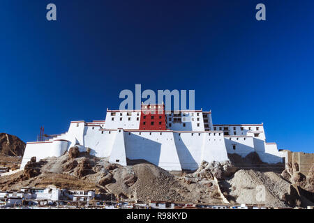 Shigatse, autonomen Region Tibet, China: Shigatse Dzong (Festung) zuerst im 17. Jahrhundert als kleinere Prototyp der Potala Palast vor. Stockfoto