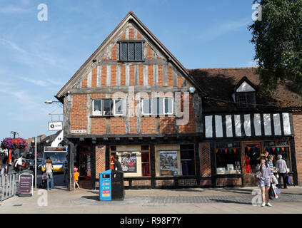 Half Timber Gerahmtes Gebäude Wood Street an der Ecke des Rother Market in Stratford upon Avon England, denkmalgeschütztes Gebäude englischer Stadt Stockfoto