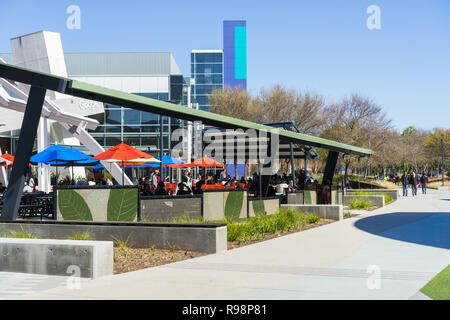 März 7, 2018 Mountain View/CA/USA - Mittagessen im Freien Bereich die wichtigsten Google Campus in Silicon Valley, südlich der San Francisco Bay Gegend Stockfoto