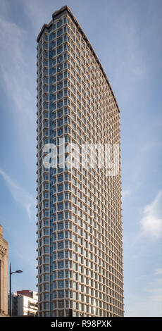 Mittelpunkt ist ein Gebäude im Zentrum von London, bestehend aus einem 33-stöckigen Turm in Tottenham Court Rd, Bloomsbury, London W1, England Stockfoto