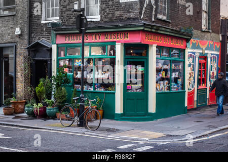 Pollock's Toy Museum Shop Fassade im Scala St, Bloomsbury, London W1, England Stockfoto