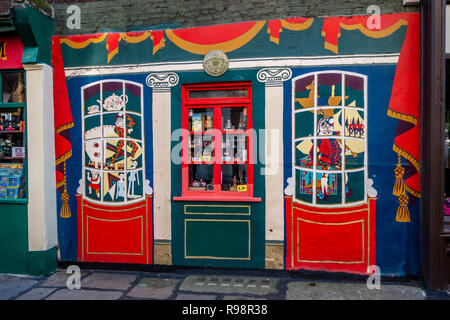 Pollock's Toy Museum Shop Fassade im Scala St, Bloomsbury, London W1, England Stockfoto