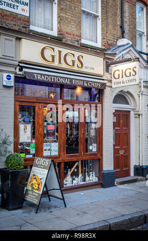 Nahaufnahme des Gigs traditionellen Fisch- und Chip Shop Front in Tottenham St, Bloomsbury, London W1, England Stockfoto