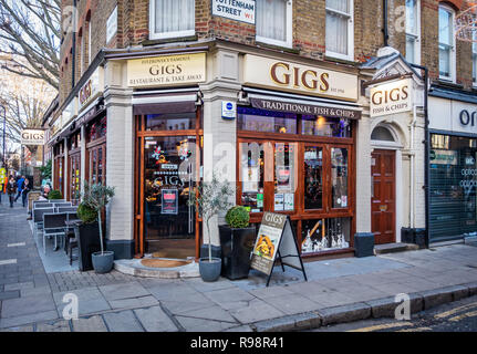 Konzerte traditionellen Fisch- und Chip Shop vorne an der Ecke Tottenham St, Bloomsbury, London W1, England Stockfoto