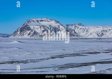 Mýrdalssandur Sander in der Nähe der Gletscher Myrdalsjökull mit Hafursey Berg, wo ein Teil der Rogue: ein Star Wars Geschichte wurde gefilmt, Island, in Wint Stockfoto