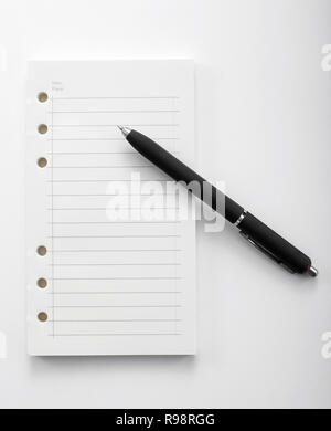 Leere Spirale ausgeschlossen notebook Planner mit einem schwarzen Stift Stockfoto