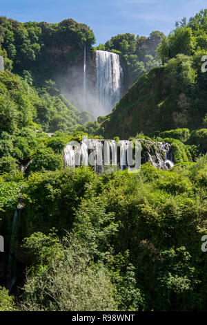 Marmore, Cascata delle Marmore, in Umbrien, Italien. Die höchsten künstlichen Wasserfall der Welt. Stockfoto