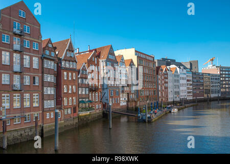 Die älteste und historischen Backsteinhäusern in Nikolaifleet in Hamburg Stockfoto