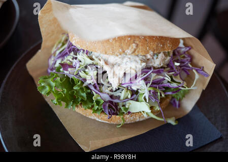 Sandwich mit einem rillette von Kalt- und Heiß geräuchert - Räucherlachs Stockfoto