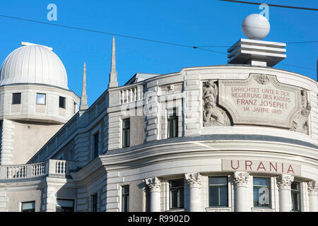 Wiener Urania, 1910 entworfen von Art nouveau Architekten Max Fabiani, der Urania Gebäude in Wien nun Funktionen als Observatorium und ein Kino. Stockfoto