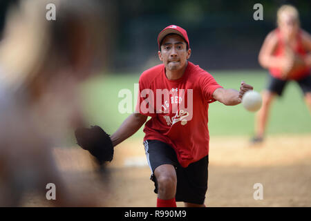 Softball Spieler im Central Park in New York City Stockfoto