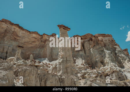 Weiße Säulen als Wahweap Hoodoos im Grand Staircase-Escalante National Monument in Utah, USA, bekannt Stockfoto