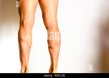 Muskeln der hinteren Bein, Gastrocnemius und Soleus Muskels, Foto eines Athleten. Stockfoto