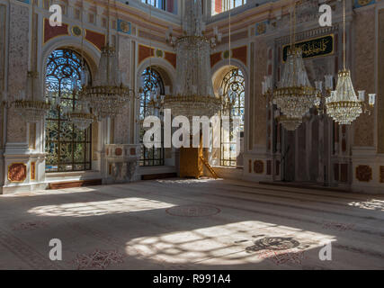 Istanbul, Türkei - im Jahre 1721 gebaut, direkt neben der Bosporus-brücke, die Ortaköy Moschee befindet sich einer der bekanntesten Sehenswürdigkeiten von Istanbul. Stockfoto