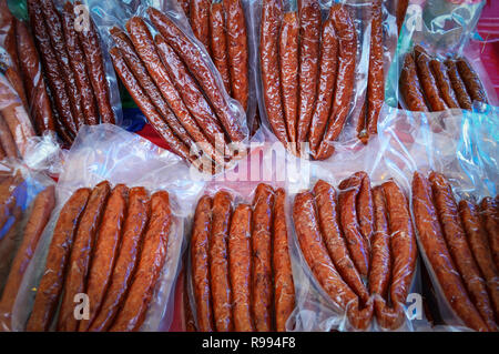 Haufen chinesischer Wurst Hintergrund/chinesische Schweinswürste (Gun-chiang) in Street Food Stockfoto