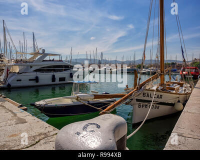 PALMA DE MALLORCA, SPANIEN - 23. MAI 2018: Blick auf den Hafen von Marina Stockfoto