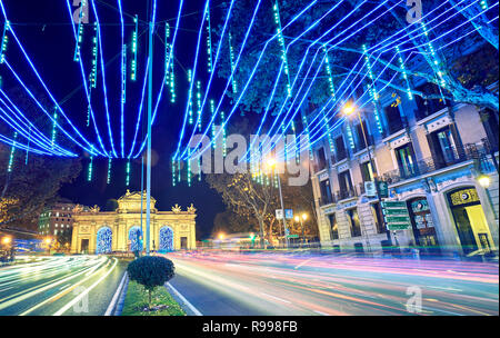 Weihnachtsbeleuchtung an der Puerta de Alcal‡ Square. Madrid. Spanien. Stockfoto