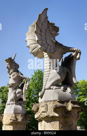 LONDON, UK, 11. Mai 2018. Statuen außerhalb der Hampton Court Palace. London, UK, 11. Mai 2018 Stockfoto