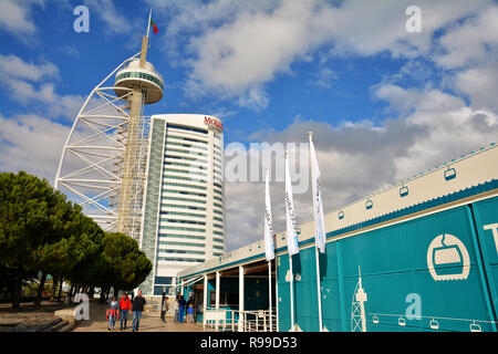 Lissabon, Portugal - 2 November, 2017. Vasco da Gama Tower, die neue Myriad Hotel am Fluss Tejo in der Nation Park, Lissabon, Portugal. Stockfoto