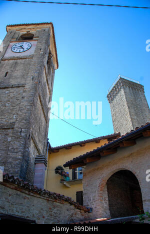 Blick auf den Turm von Albaretto Torre, Piemont - Italien Stockfoto