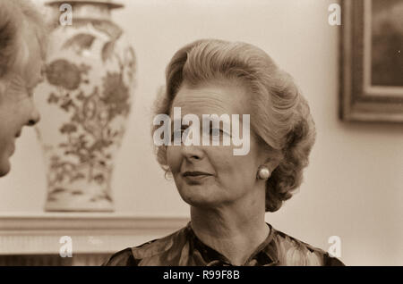 Die britische Premierministerin Margaret Thatcher mit Präsident Jimmy Carter im Weißen Haus, Washington, D.C.. 1977 Sept. 13. Stockfoto