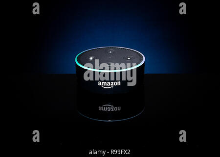 Amazon Echo Dot Schwarz Stockfoto
