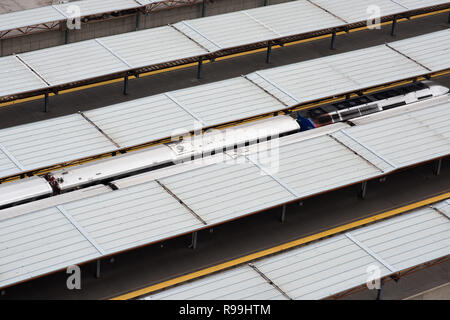 Antenne Detailansicht von LaSalle Street Bahnhof, von dem aus Züge in der Mitte Stockfoto