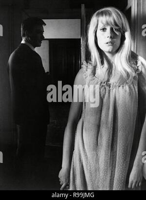 Original Film Titel: ABSTOSSUNG. Englischer Titel: ABSTOSSUNG. Jahr: 1965. Regie: Roman Polanski. Stars: Catherine Deneuve, JOHN FRASER. Credit: compton - TEKLI/royal/Album Stockfoto