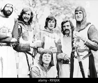 Original Film Titel: Monty Python und der Heilige Gral. Englischer Titel: Monty Python und der Heilige Gral. Jahr: 1975. Regisseur: Terry Gilliam, Terry Jones. Stars: LANCELOT, Michael Palin, John Cleese, ERIC IDLE, Terry Gilliam, Terry Jones MONTY PYTHON. Credit: PYTHON BILDER/EMI/Album Stockfoto