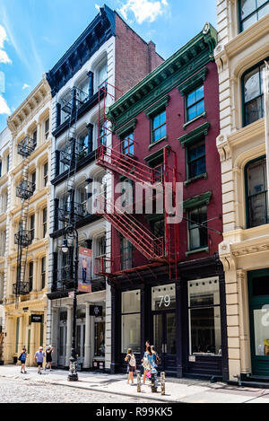 New York City, USA - 25. Juni 2018: Luxus mode Storefront der Mode Shop in Greene Street in Soho Gusseisen Historic District Stockfoto