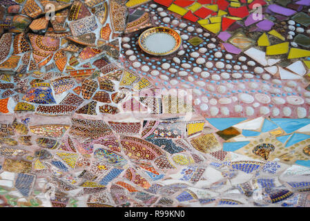 Mosaik Hintergrund - keramische Fliesen Hintergrund/bunte Muster abstrakte gefliesten Fußboden und Wand gebrochen Stück Mosaik Design Stockfoto