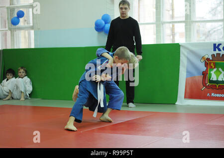 Kovrov, Russland. 26. Oktober 2013. Wettbewerbe Judo in Sports Complex Vympel Stockfoto