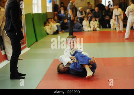 Kovrov, Russland. 26. Oktober 2013. Wettbewerbe Judo in Sports Complex Vympel Stockfoto