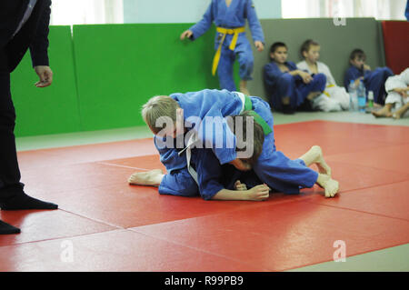 Kovrov, Russland. 26. Oktober 2013. Wettbewerbe Judo in Sports Complex Vympel Stockfoto