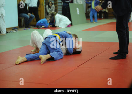 Kovrov, Russland. 26. Oktober 2013. Wettbewerbe Judo in Sports Complex Vympel Stockfoto