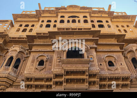 Patwon Ki Haveli, Jaisalmer, Rajasthan, Indien. Die erste unter diesen havelis wurde in Betrieb genommen und im Jahr 1805 von Guman Chand Geographie Islands gebaut Stockfoto