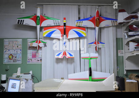 Kovrov, Russland. 11. November 2013. Der Innenraum Kinderclub "Atlas". Flugzeuge Modellierung Abschnitt Stockfoto