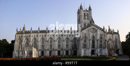 St. Paul's Cathedral ist eine CNI Kathedrale der anglikanischen Hintergrund in Kolkata, West Bengal, Indien, bekannt für seine gotische Architektur. Stockfoto