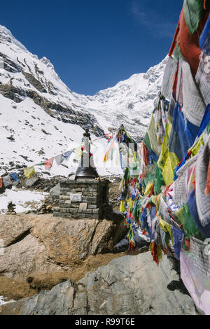 Gipfel des Himalaya. Blick auf Matschaputschare Peak von Annapurna Basislager Stockfoto