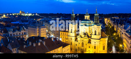 Panorama von Prag und St. Nicholas Kirche, Prag, Tschechische Republik Stockfoto