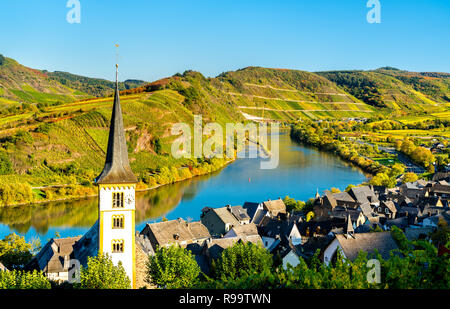 St. Lorenz Kirche an der Mosel Bogen - Bremm, Deutschland Stockfoto